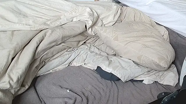 CeriseLapine live sex cam