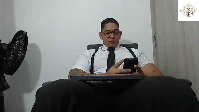 coltonmassiff (M young) - cum explosion public room