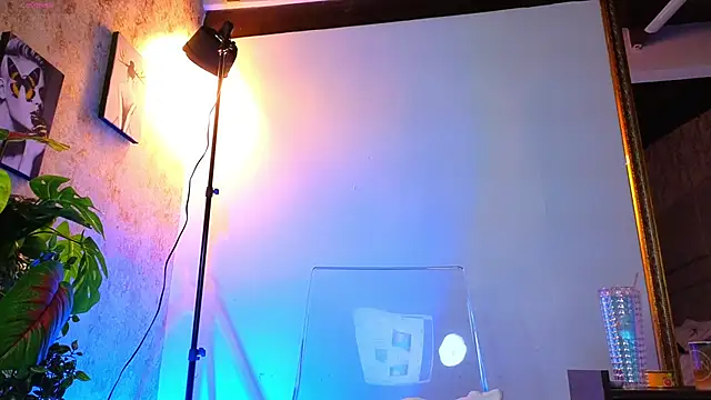 alessialondon - AlessiaLondon's free webcam