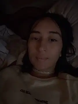 Webcam Model (RAKEL37)  is live.Free join now!