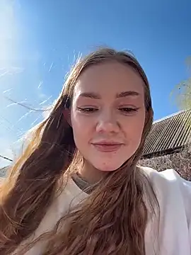 MilaMoone live sex cam