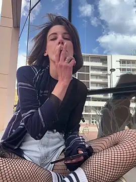 Webcam Model (Kamorana)  is live.Free join now!