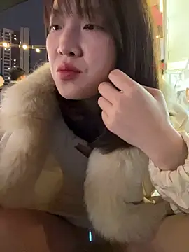 美女littleqiu在线直播