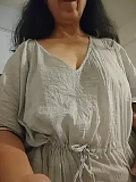 Webcam Model (NakedMILFx)  is live.Free join now!