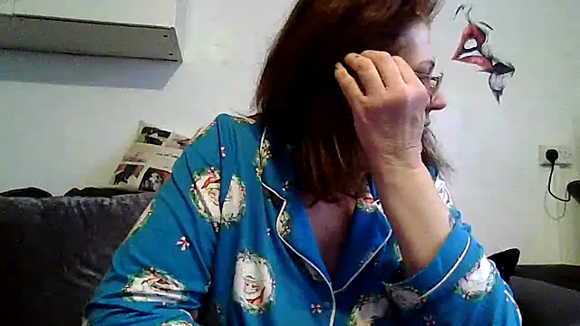 rubyyrosee (F mature) - Make me be your bad girl