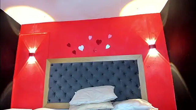 yayahilton - YayaHilton's free webcam - UK Sex Cams