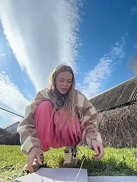 MilaMoone from StripChat is Freechat