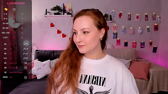 velvet_cherry_ (F young) - doggy tease ;)