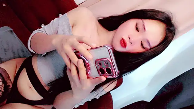 Amomentoflust99 Live Webcam on Stripchat