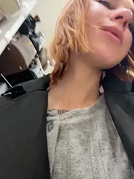 rosiesecret (F young) - Massage ass with BAND OVER near workers