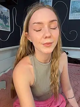 MilaMoone from StripChat is Freechat