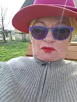 hot-muci (Ask my age) - Nacked show