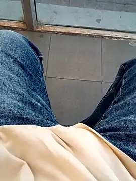 oneeyedwonder96 (Ask my age) - Busstop flash and cum..