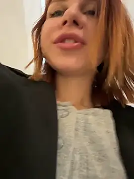 rosiesecret (F young) - SQUIRT RIGHT IN FITTING ROOM OMG