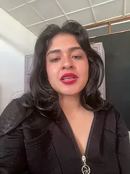 Webcam Model (EmilyNoir1)  is live.Free join now!