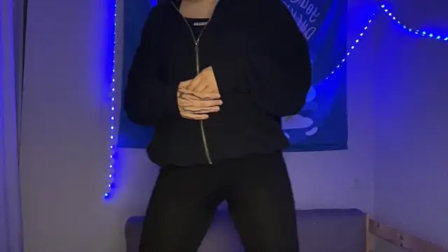 illeana_novak (F teen) - play with cream