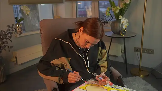 arleneshry (F young) - eye contact