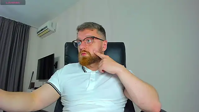 Findom_guy's Stripchat show and profile