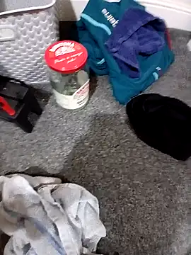 klaxon836 (Ask my age) - Dildo in ass