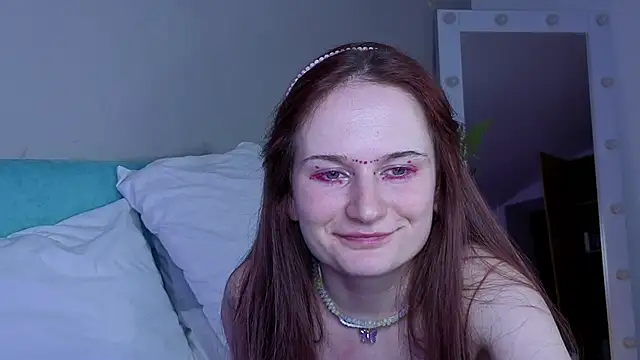 l1ittle_kitty_ (F teen) - doggy close up