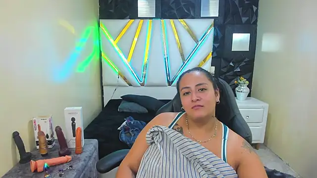 nikolpervertunlimit (F young) - my pussy very hot  😈