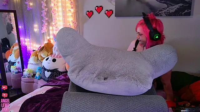 Angel-Lewd-Cake from StripChat is Freechat