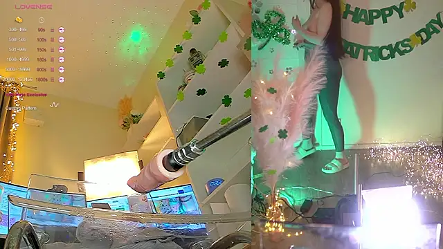 ur_lil_bb - Ur_lil_bb's free webcam