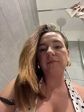 lyajoliee - Lyajoliee's free webcam - UK Sex Cams