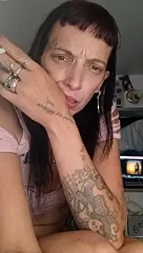 Webcam Model (whitetrashdirtyslut)  is live.Free join now!