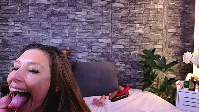 jennypisik - JennyPisik's free webcam - UK Sex Cams