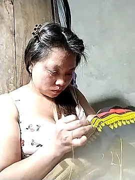 venu00 (F young) - See bare breasts