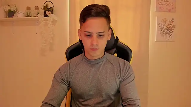 sexy_andres01 (M young) - show de cumin the chest