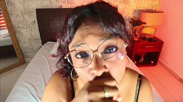 alexa_cruz__ (F young) - Flash tits