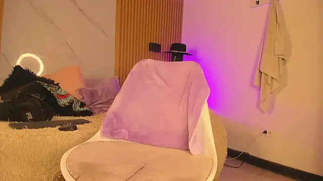 miss_elektranova (T teen) - paly finger hot