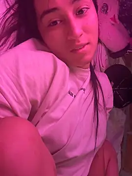 Webcam Model (RAKEL37)  is live.Free join now!