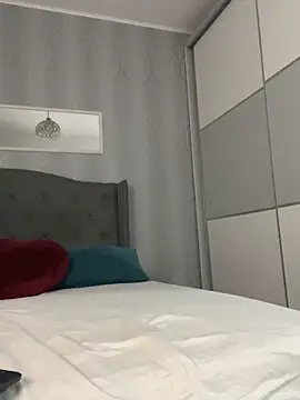 _adelle's Stripchat show and profile