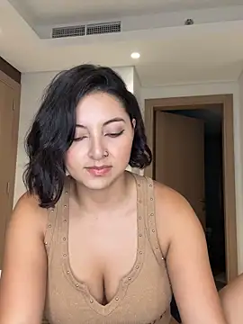 Webcam Model (alexademie1)  is live.Free join now!