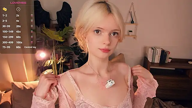 LaureMestler's live cam