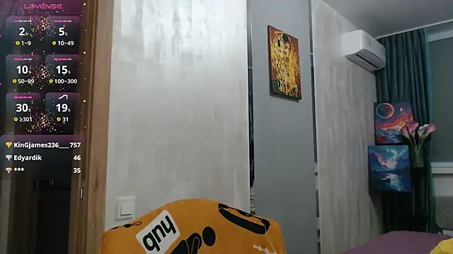 stacy_davice (F milf) - SHOW TITS