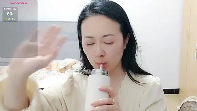 fanfan-ff (F milf) - 外面好姑娘，房间女流氓