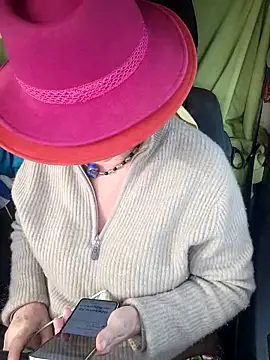 hot-muci - Hot-Muci's free webcam - UK Sex Cams