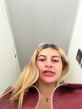 athenearossi (F young) - Tits out while I prepare breakfast