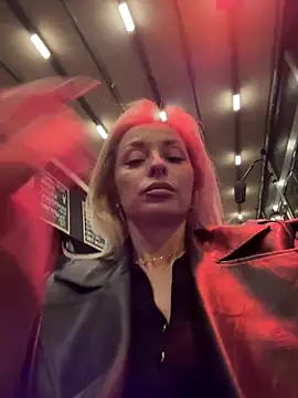 vikabunny1 (Ask my age) - your excited pussy  play PUBLIC 🔥🥵