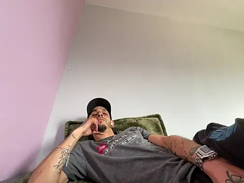 rebeu313 - Rebeu313's free webcam - UK Sex Cams