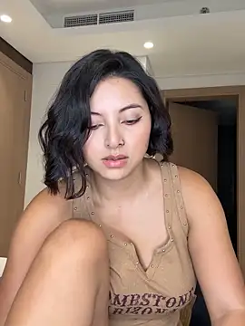 Webcam Model (alexademie1)  is live.Free join now!