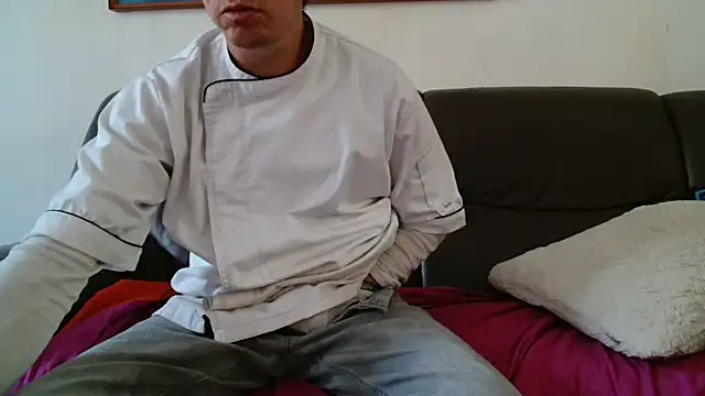 cloupefun (Ask my age) - #brunettes #cam2cam #cheap-privates #french #handjob #hd #kissing #masturbation #office #recordable-publics #small-audience #spanking #white