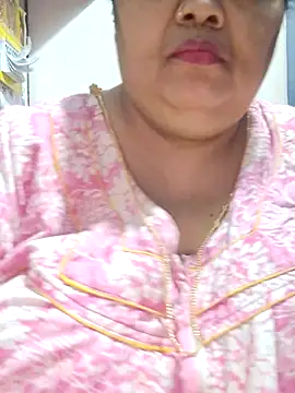 tamilthanushri (F milf) - Pusyy flash