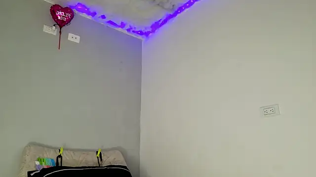 gigilovedback - Gigilovedback's free webcam - UK Sex Cams