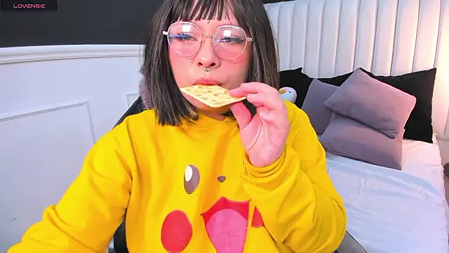 lil_la_skye - Lil_la_skye's free webcam - UK Sex Cams