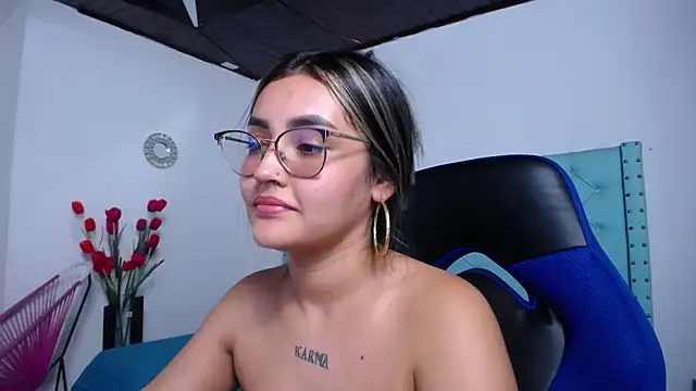 kathe-mills235 (F teen) - play with my hard nipples